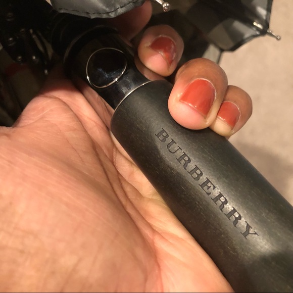 (2) Burberry Umbrellas - Picture 2 of 16